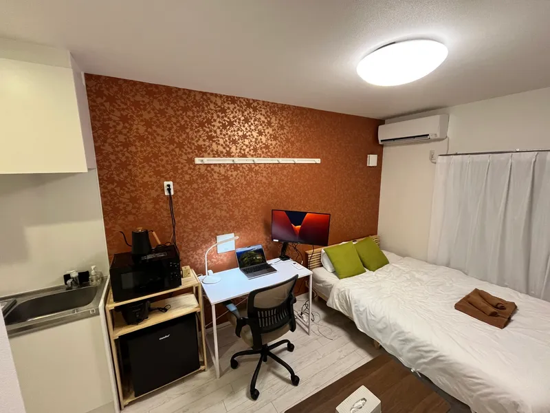 Sunset room - workspace and sleeping area