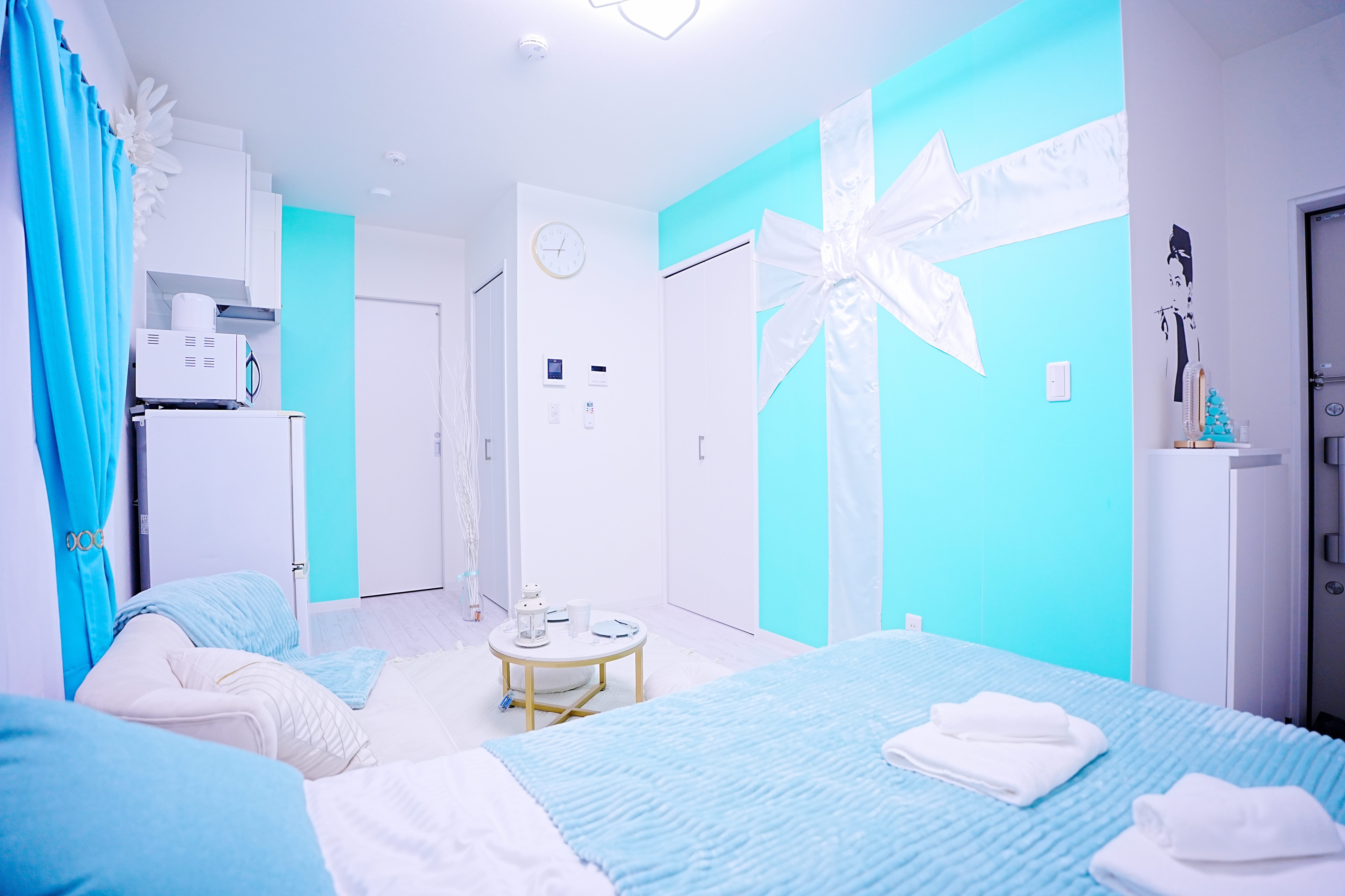 Blue Sky room - teal accent wall with ribbon decoration