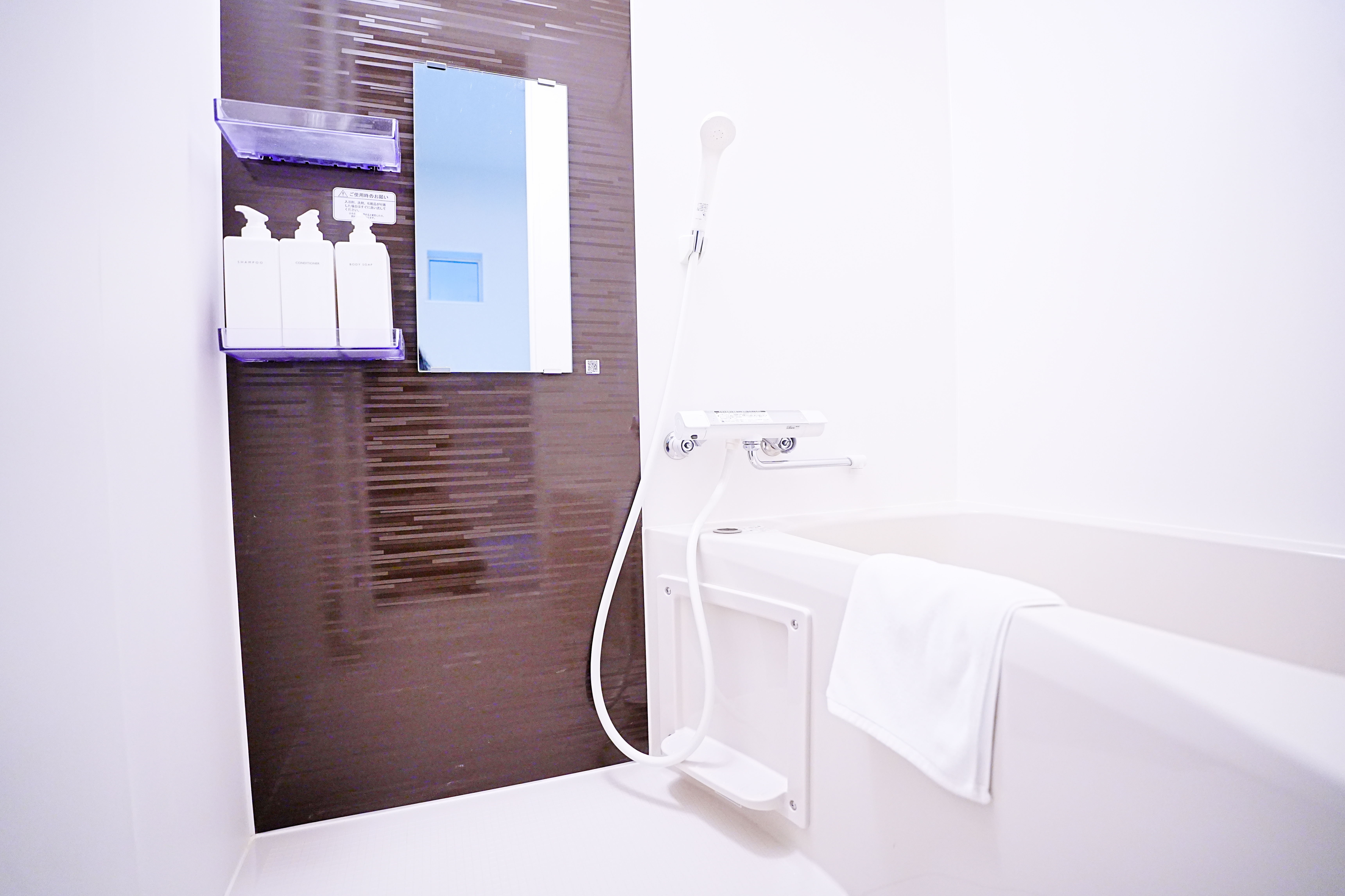 Sunset room - bathroom with bathtub